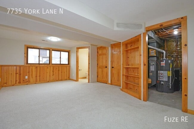 Building Photo - 7735 York Ln N