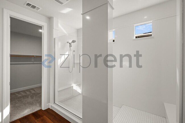 Building Photo - 1465 Blossom Way