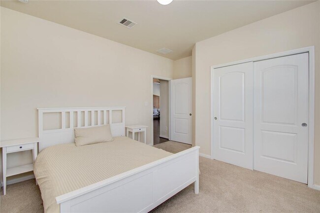 Building Photo - 24019 Via Viale Dr