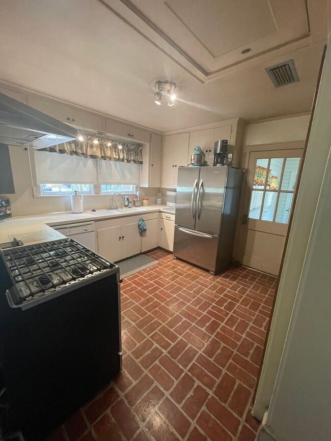 Building Photo - Spacious South Highlands 2 Bedroom Home with flex rooms!