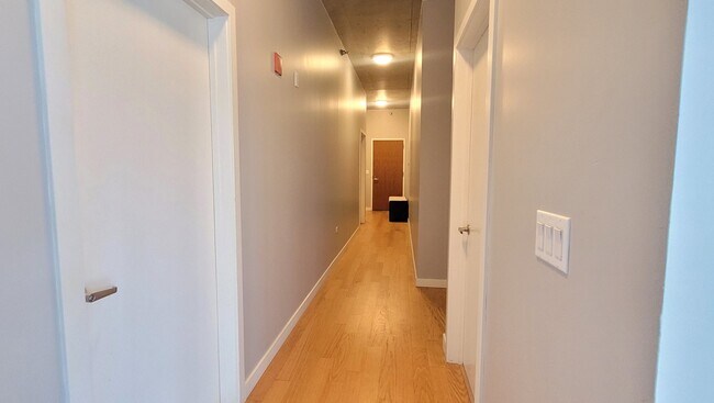 Building Photo - 235 W Van Buren St