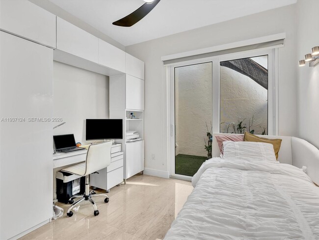 Building Photo - 357 NW 154 Ave