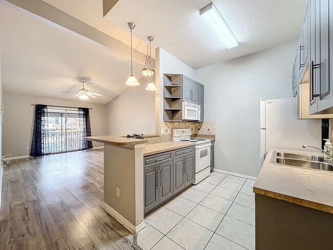 Building Photo - 185 N Pearl Lake Causeway