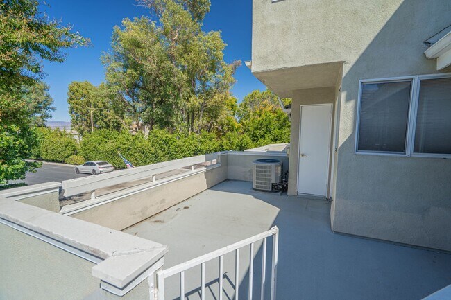 Building Photo - Spacious 1-Bedroom Condo with Loft PLUS Bonus Room in Valencia's Arbor Park Community!