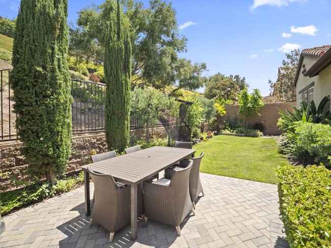 Building Photo - Showing Times: to schedule a viewing, please call & contact us