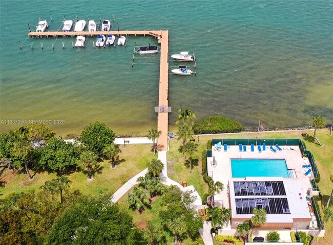 Building Photo - 825 Center St 35C