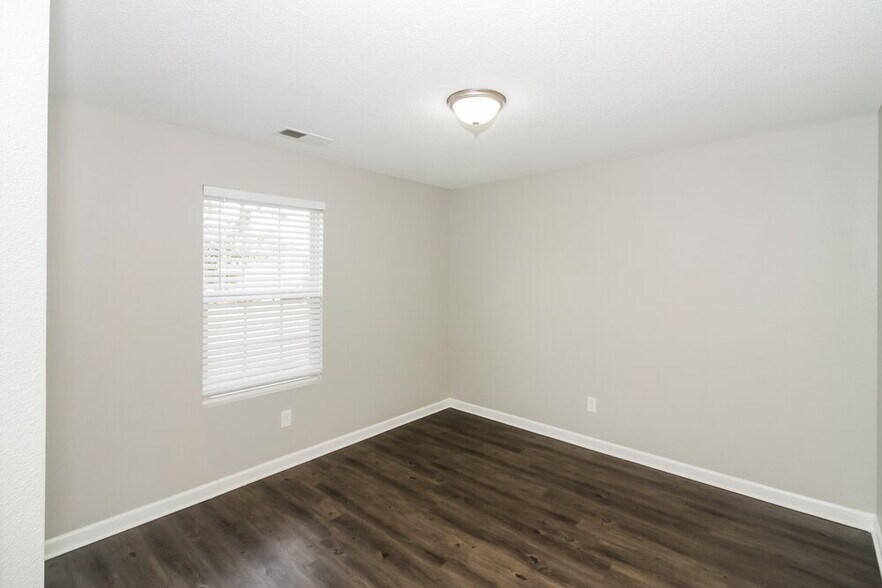 Building Photo - 7807 Birdwood Dr