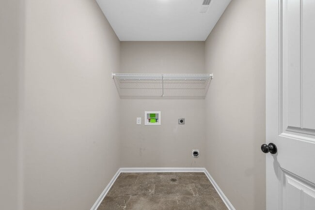 Building Photo - Pet Friendly Four Bedroom with Bonus!