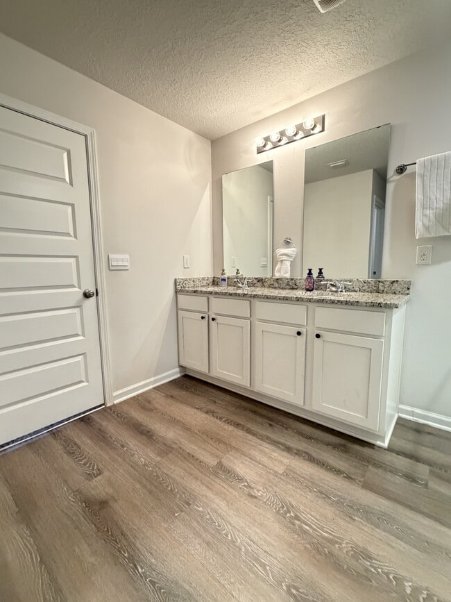 Building Photo - 4656 Honor Guard Wy