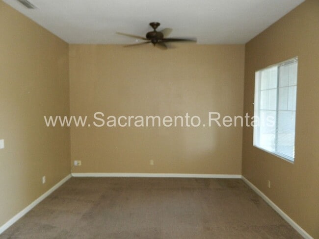 Building Photo - Nice 3bd/2ba Home with 2 Car Garage near Roseville Galleria