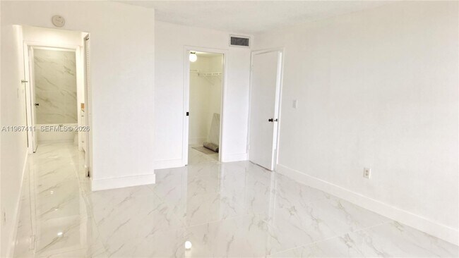 Building Photo - 10875 SW 112th Ave