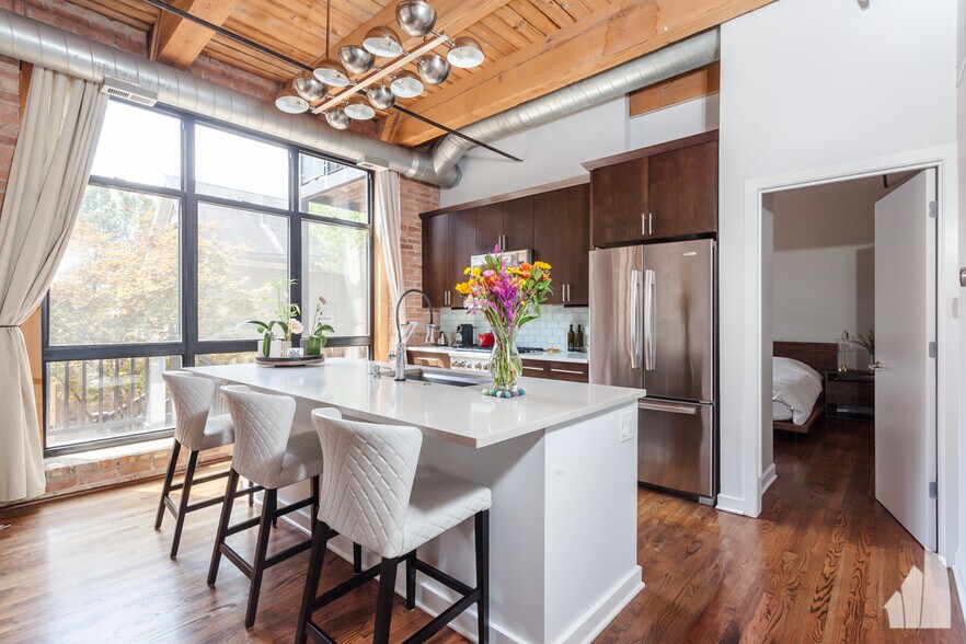 Building Photo - 1750 N Wolcott Ave