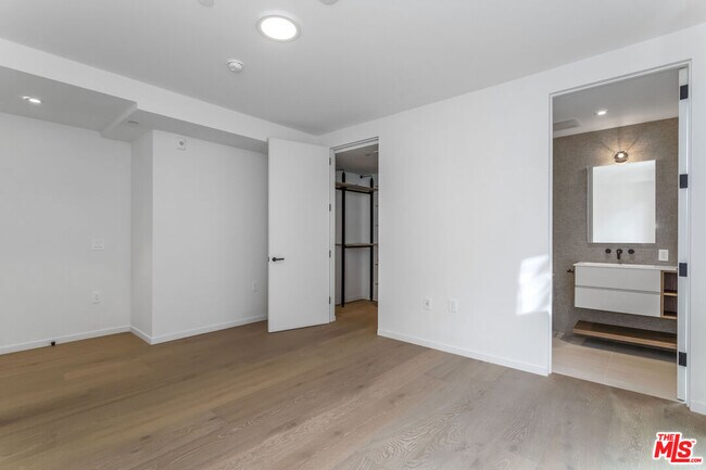Building Photo - 1618 Hilts Ave
