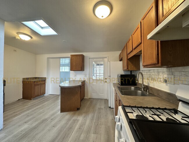 Building Photo - 4049 N Ray Pl