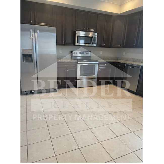 Building Photo - BEAUTIFUL TOWNHOME