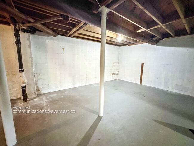 Building Photo - 976 Ridgewood Cir