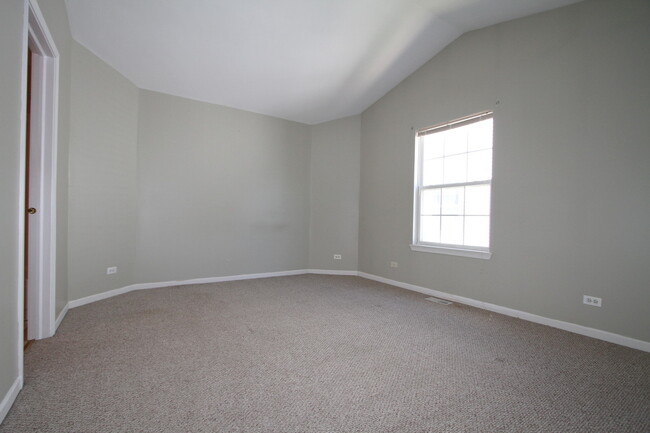 Building Photo - 2554 Dickens Dr