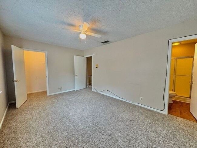 Building Photo - Available Now! Beautiful 3 bedroom 2.5 bat...