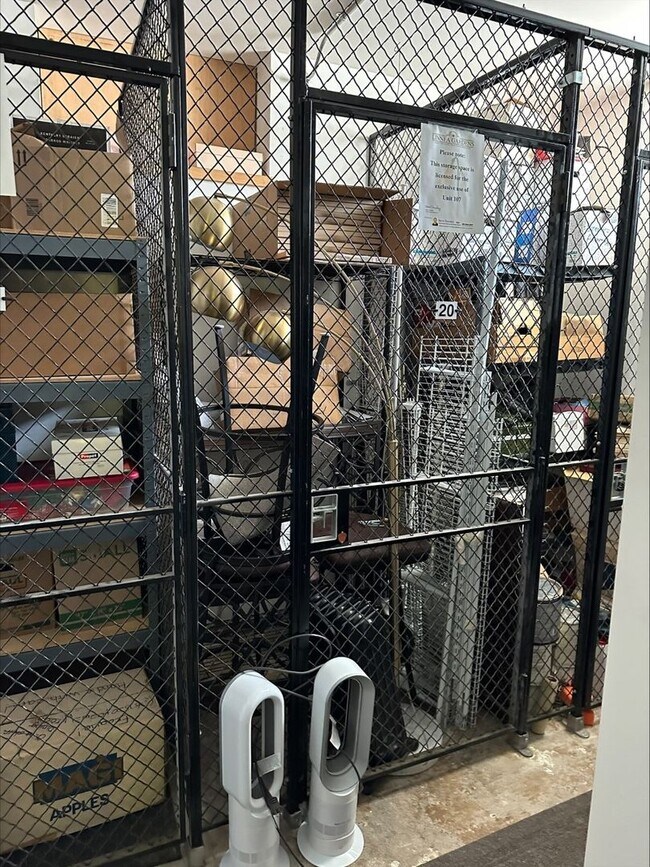 Building Photo - 1 Bedroom Steps from U of M St. Paul