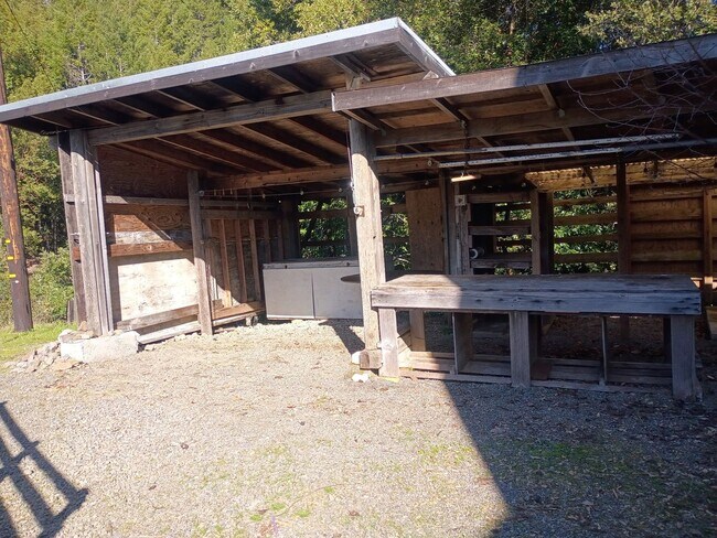 Building Photo - Cabin In the Wood!