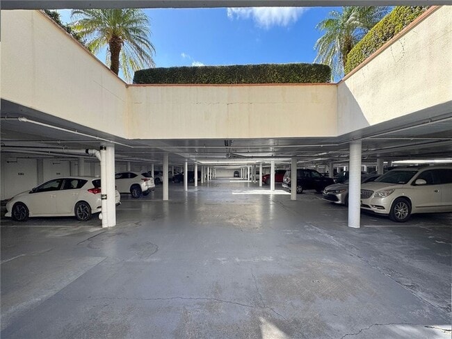 Building Photo - 5601 Jimmy Buffett Mem Hwy