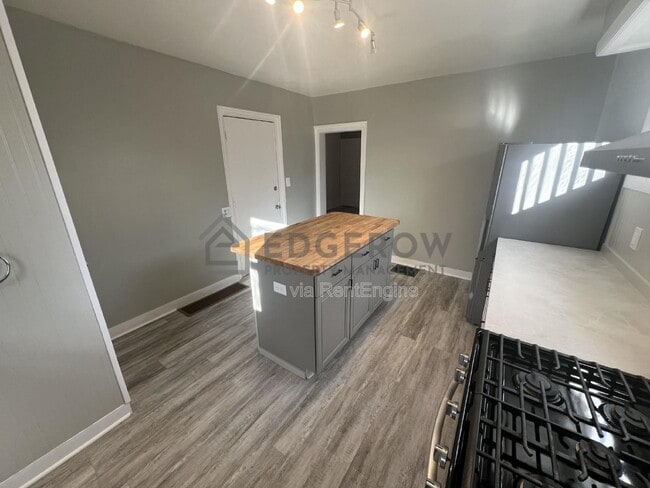 Building Photo - 50 Mathews Ct NE