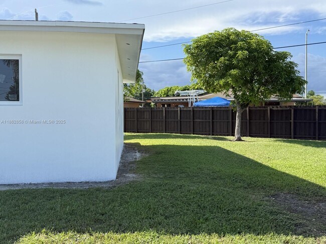 Building Photo - 11805 SW 185th St