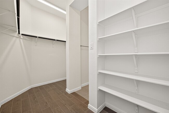 Building Photo - 453 Embden Rim Dr