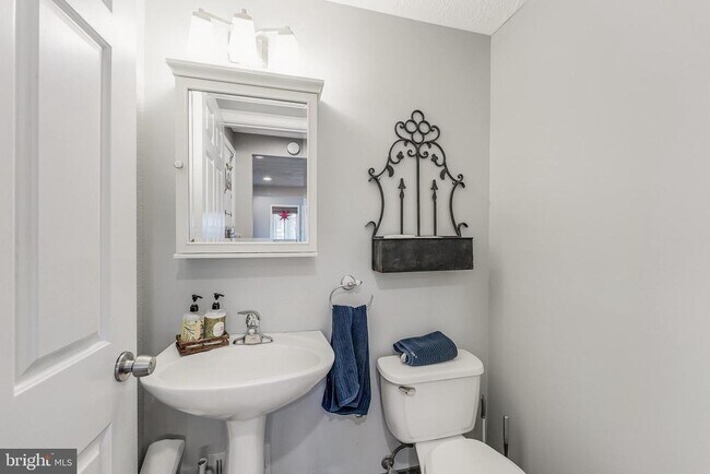 Building Photo - 12918 Framingham Ct