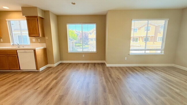 Building Photo - 401 Skylark Ct