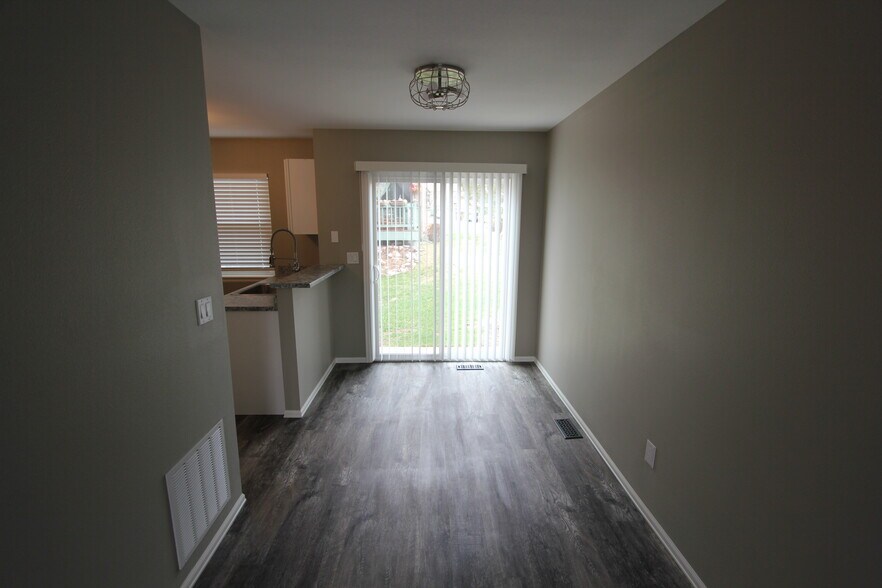 Dining Room - 6026 Colony Cir