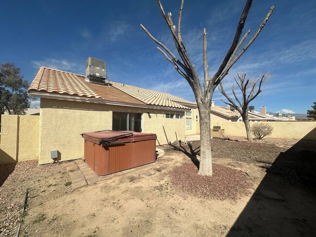Building Photo - 3 BEDROOM SINGLE STORY HOME WITH ABOVE GROUND SPA!