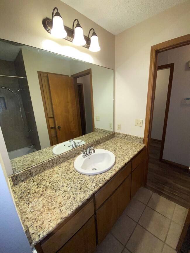 Building Photo - 415 Wild Wind Rd