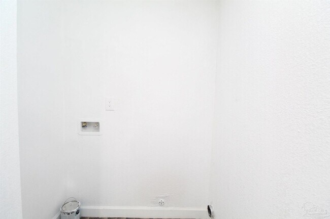 Building Photo - 6037 Syrcle Ave