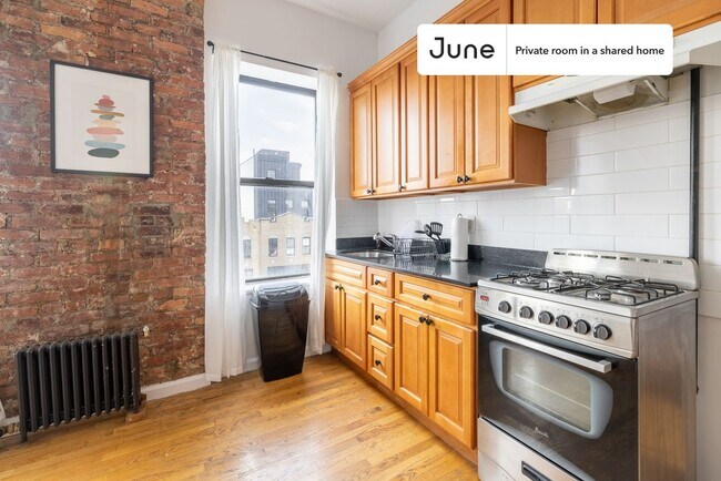Building Photo - Room in Shared 2 bed/1 bath home in Crown Heights