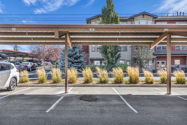 Building Photo - 1051 500 E