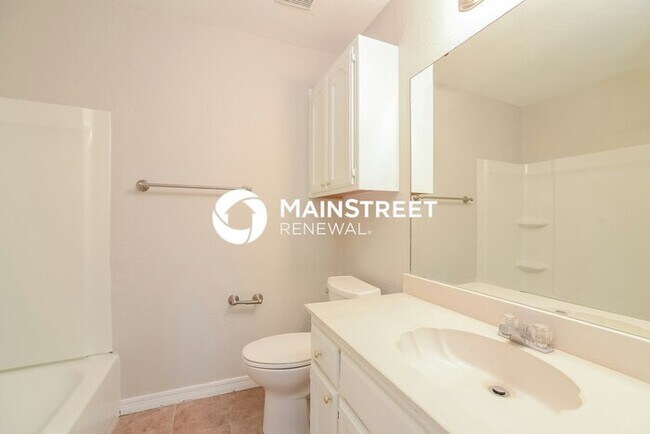 Building Photo - 4 Bedroom Pet-Friendly Home in MOORE, OK with Main Street Renewal