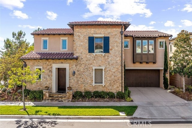 Building Photo - 77 English Saddle