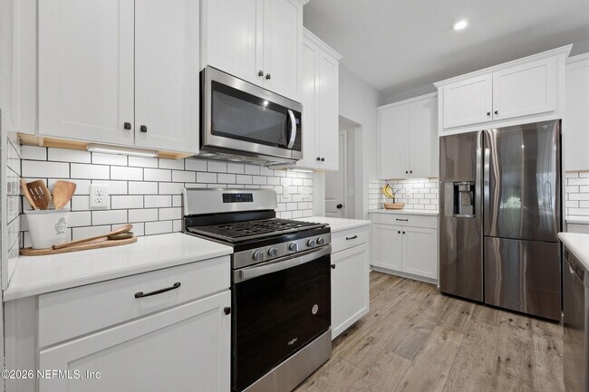 Building Photo - 184 Dahlia Falls Dr