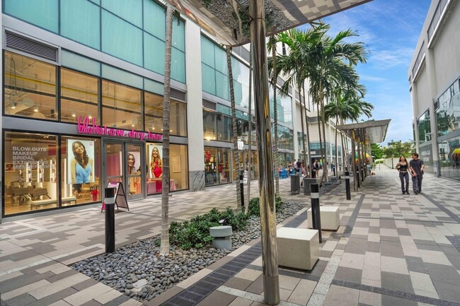 Building Photo - 851 NE 1st Ave