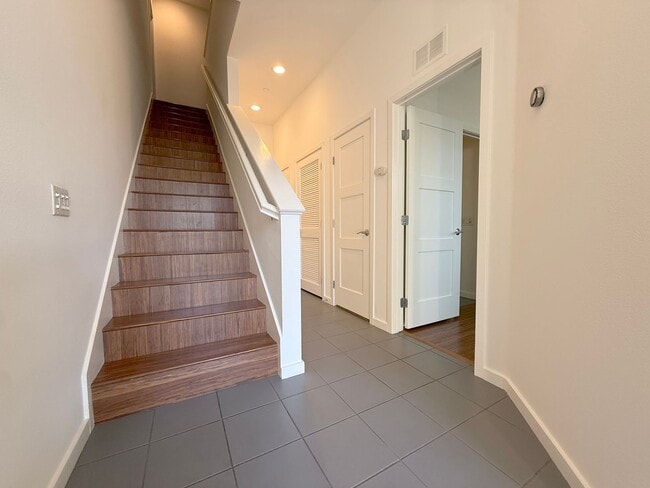 Building Photo - Modern Live/Work Loft In Sought After Depo...
