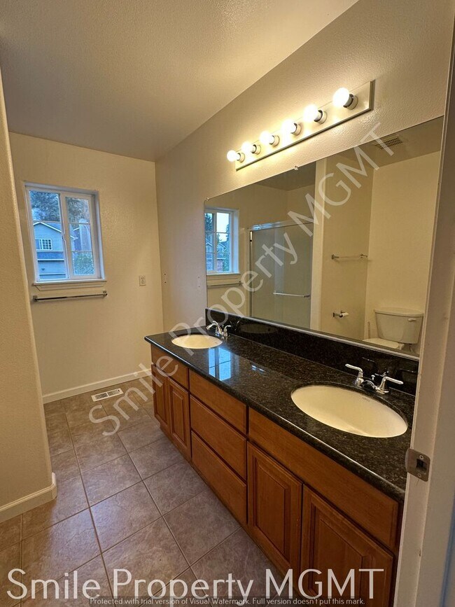 Building Photo - single house