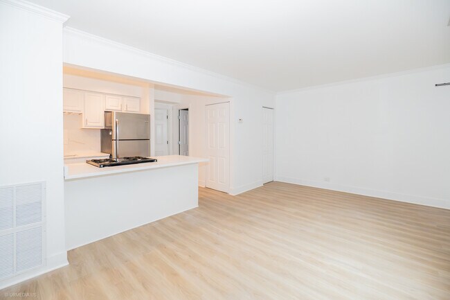 Building Photo - 455 W Grant Pl