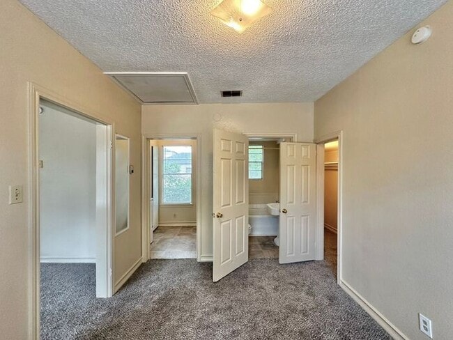 Building Photo - Available Now! Refreshed 1 Bedroom 1 Bath ...