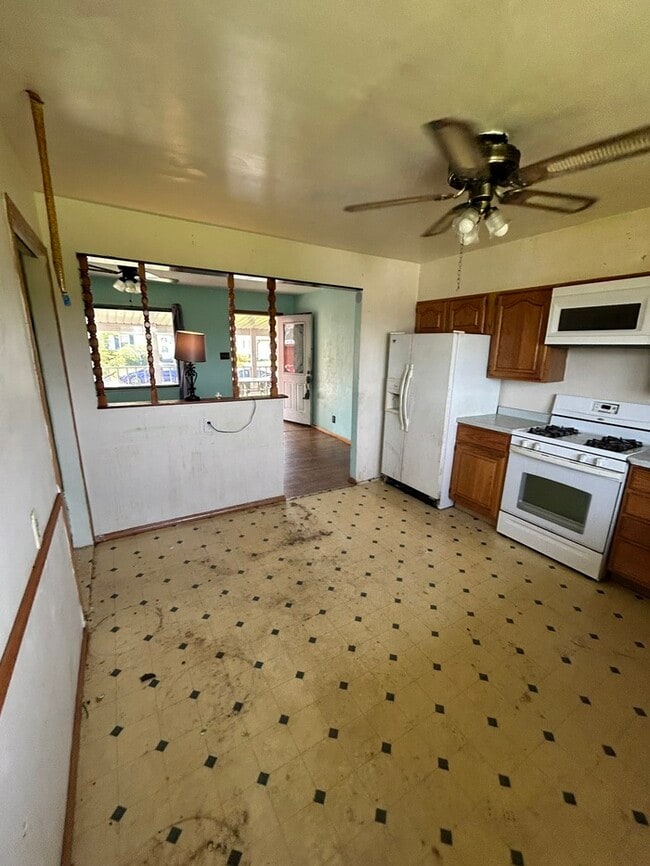 Building Photo - 2611 Meadowlane Dr