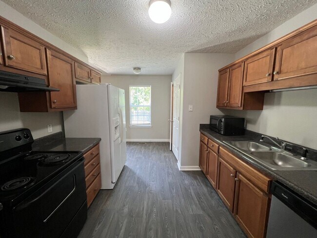 Building Photo - 3 br, 2 bath House - 742 Eaglesham Dr.