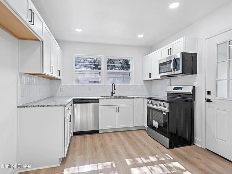 Building Photo - 551 Denmark St