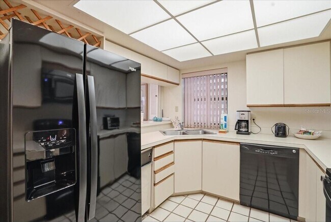 Building Photo - 5611 Gulf of Mexico Dr