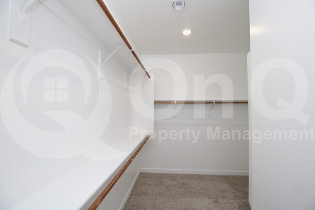 Building Photo - 23097 E Saddle Way