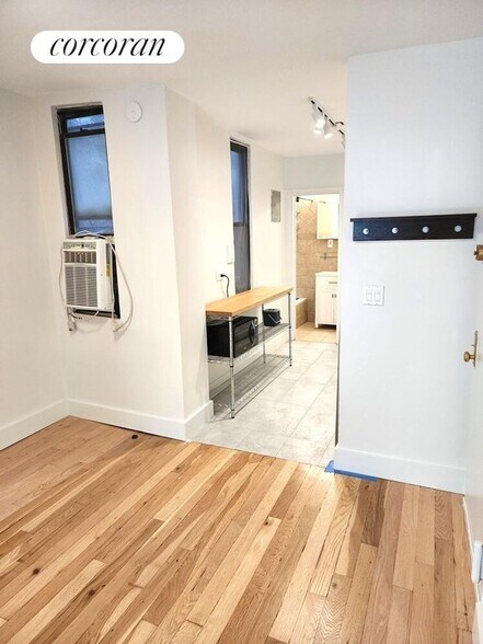 Building Photo - 244 E 90th St